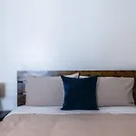 Crown Point Beach Retreat